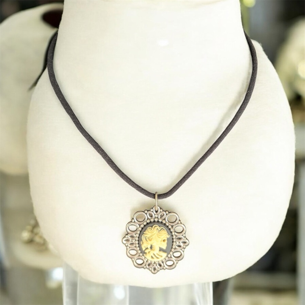 Vintage-Inspired Gold Cameo Necklace